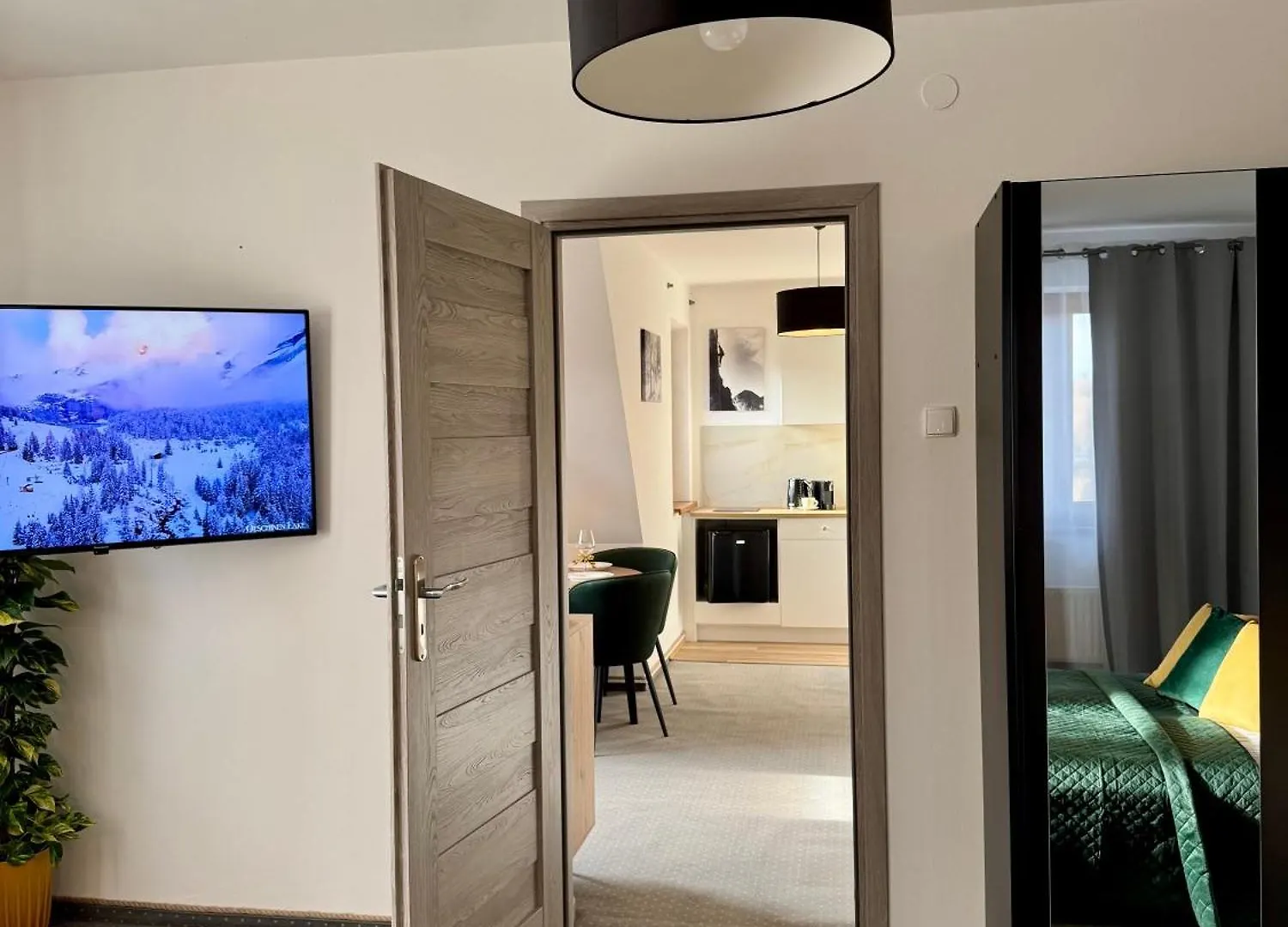 Villa 84 & Apartments - Jacuzzi, Sauna Zakopane 0*,  Poland