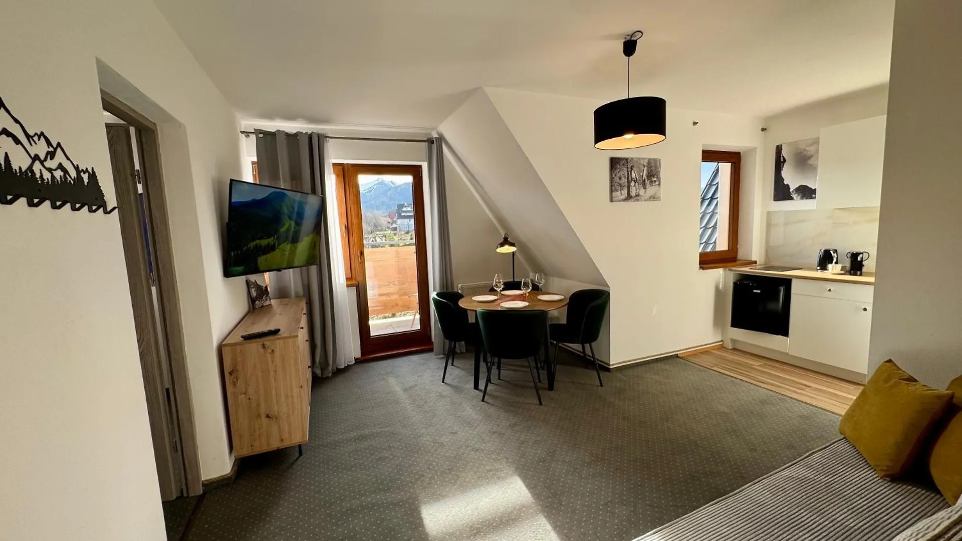 Villa 84 & Apartments - Jacuzzi, Sauna Zakopane Bed & Breakfast