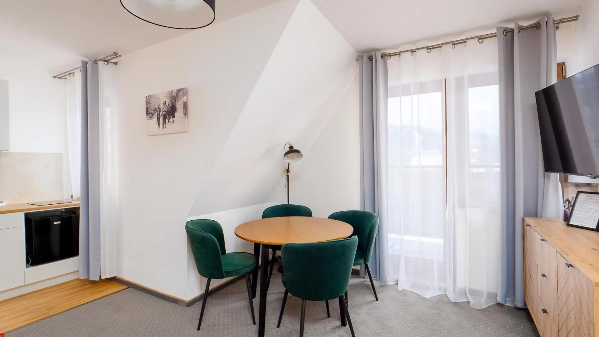 Villa 84 & Apartments - Jacuzzi, Sauna Zakopane Bed & Breakfast
